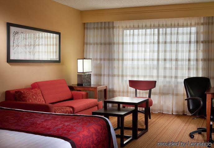 Courtyard By Marriott Denton Ξενοδοχείο Εξωτερικό φωτογραφία